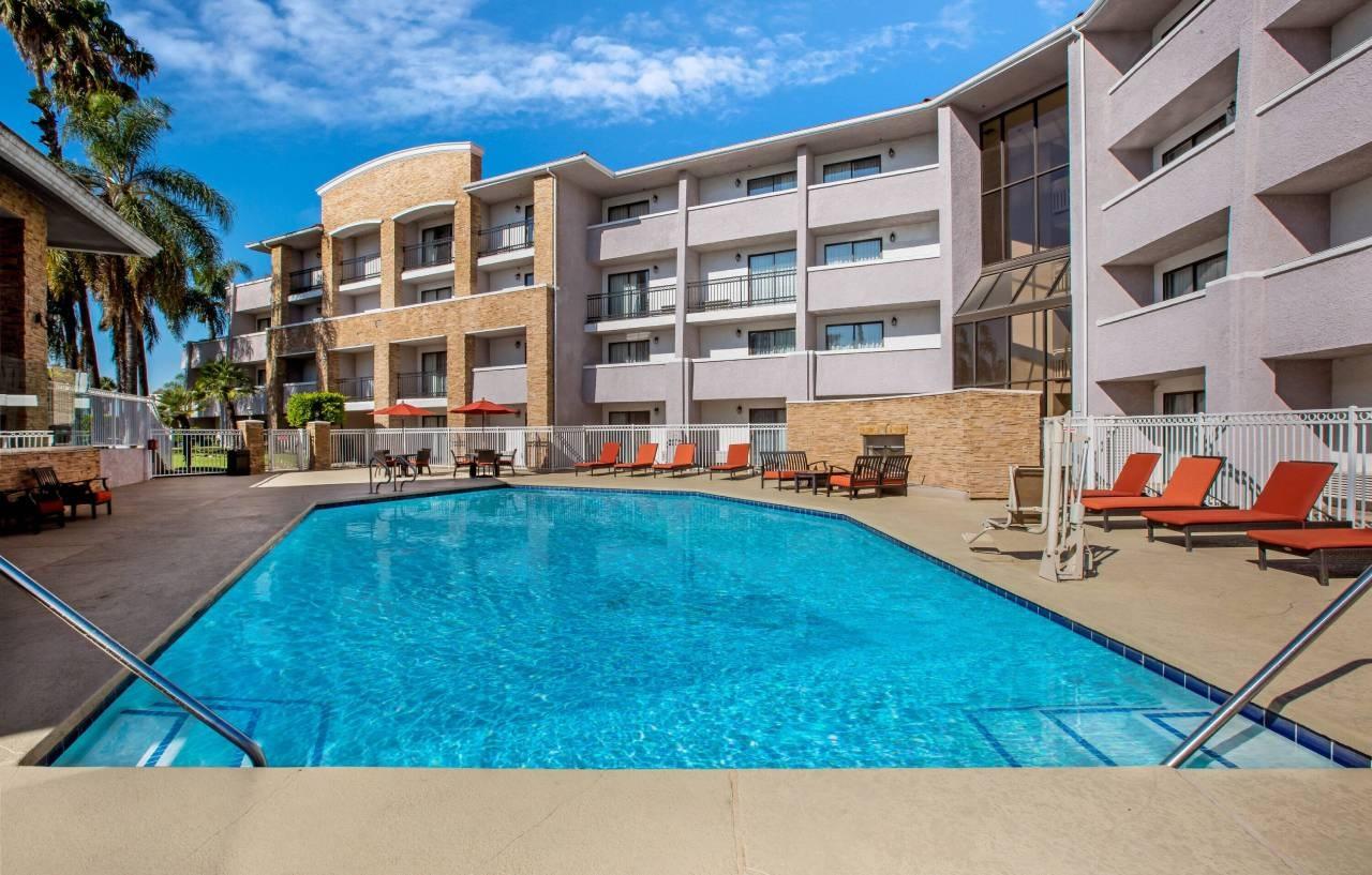 Hotel La Quinta By Wyndham Pomona Extérieur photo