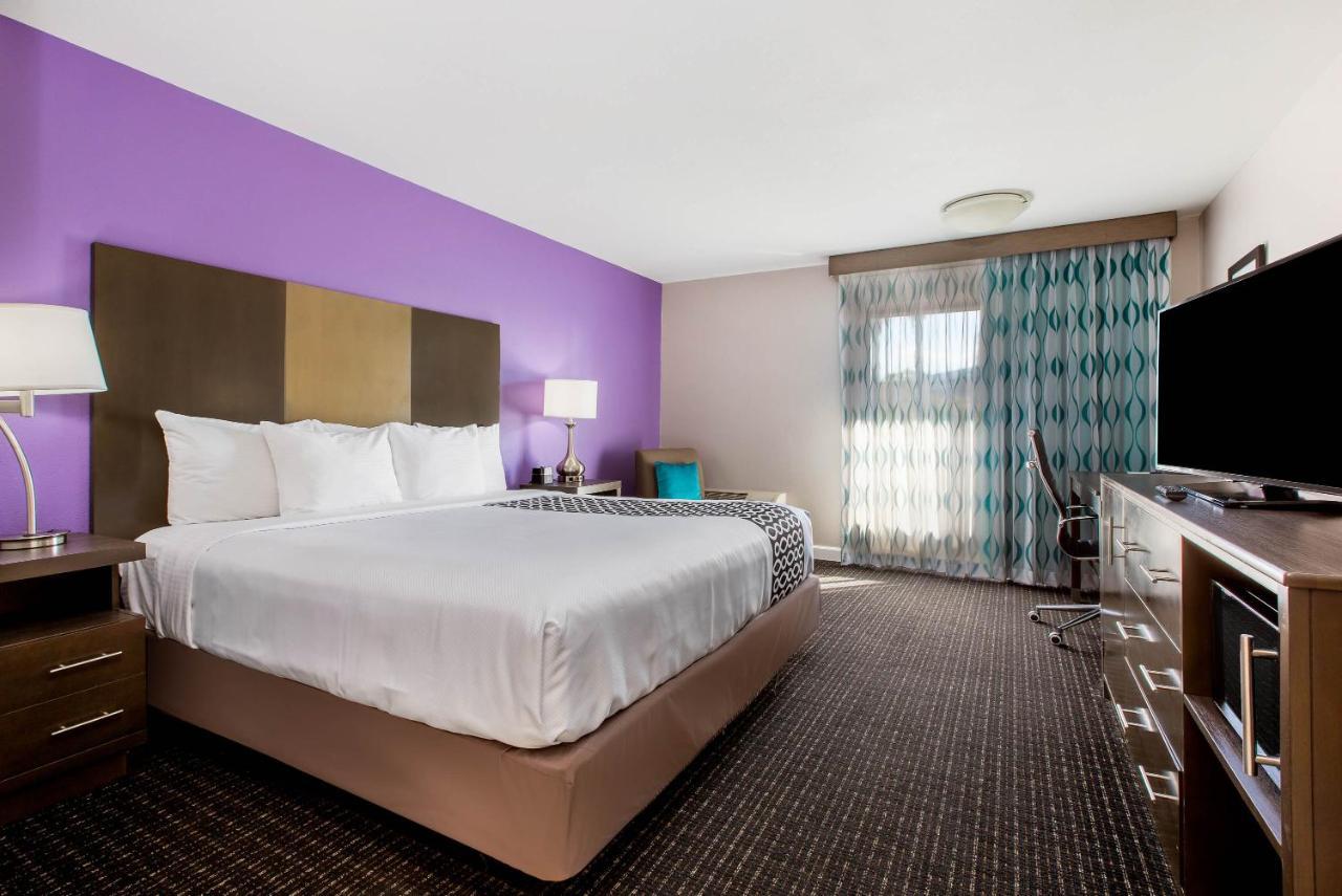 Hotel La Quinta By Wyndham Pomona Extérieur photo