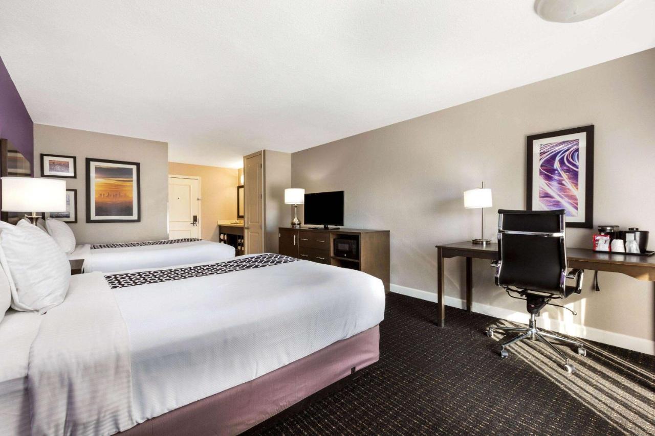 Hotel La Quinta By Wyndham Pomona Extérieur photo