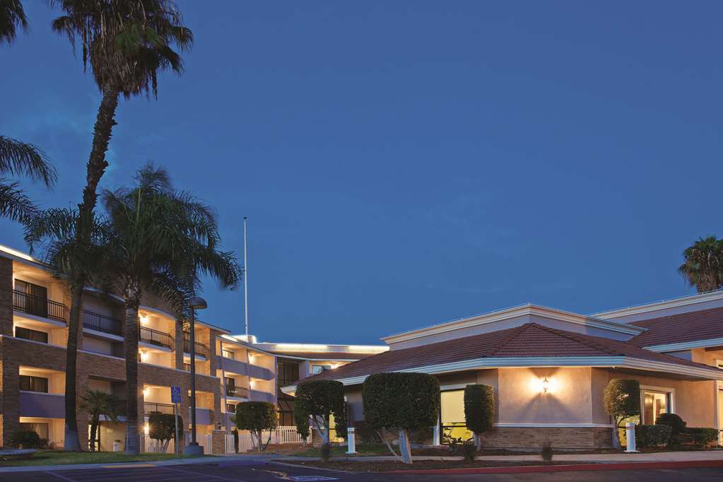 Hotel La Quinta By Wyndham Pomona Extérieur photo