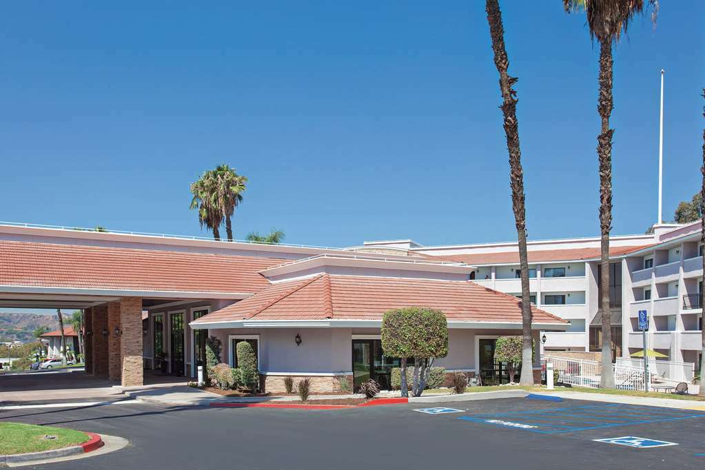 Hotel La Quinta By Wyndham Pomona Extérieur photo