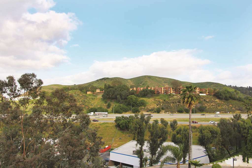 Hotel La Quinta By Wyndham Pomona Extérieur photo