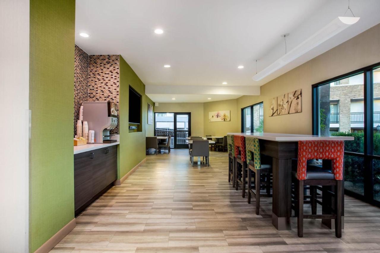 Hotel La Quinta By Wyndham Pomona Extérieur photo