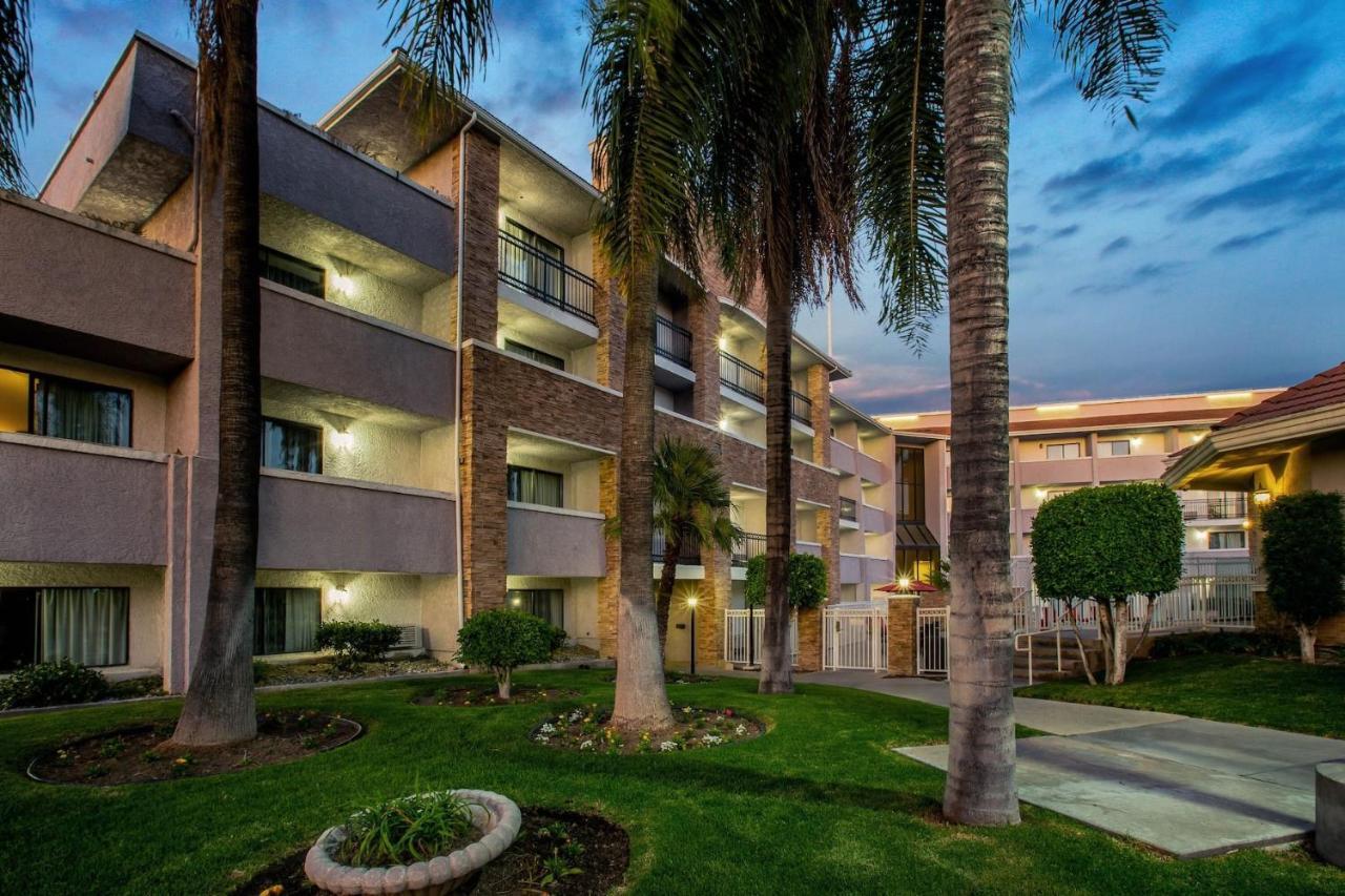 Hotel La Quinta By Wyndham Pomona Extérieur photo